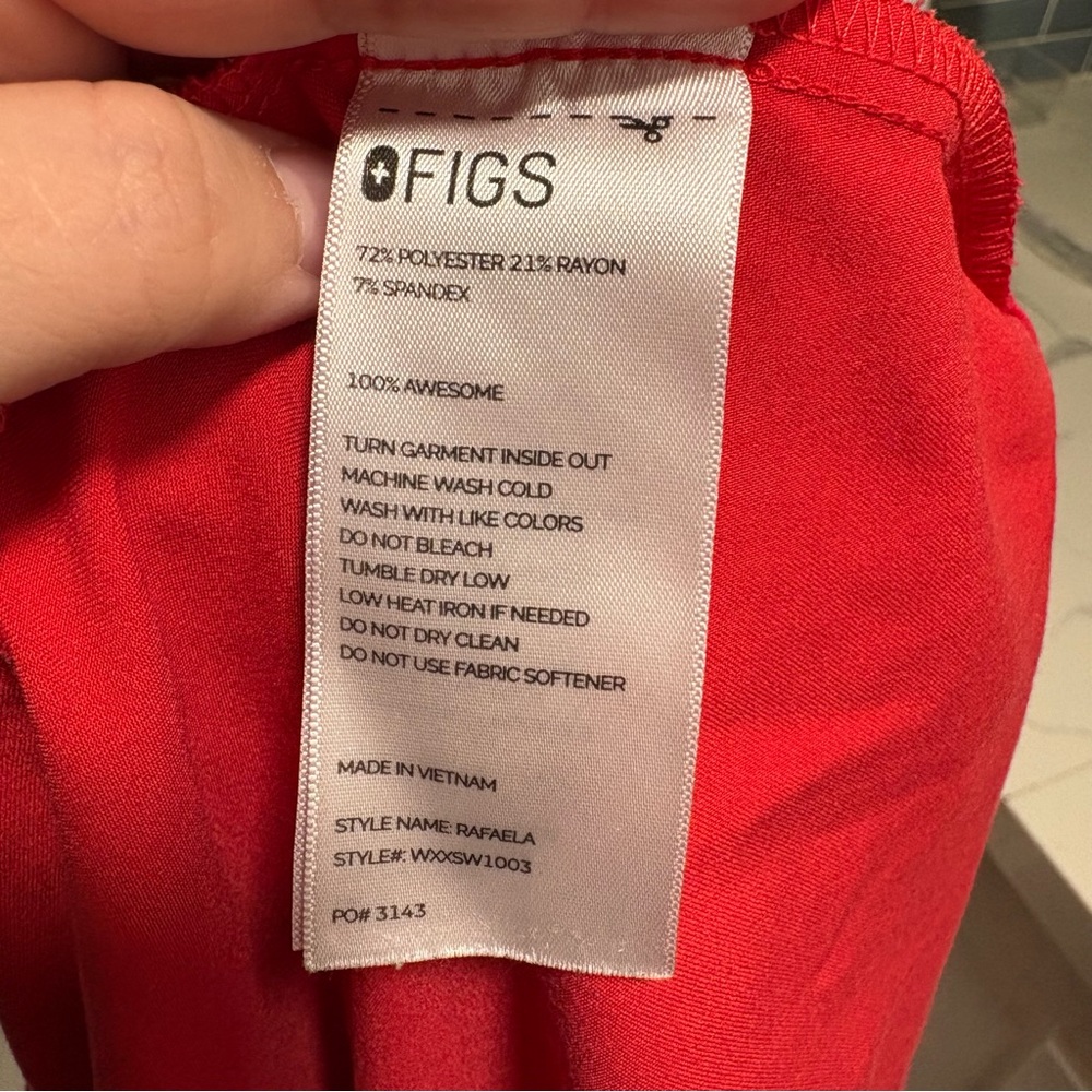 FIGS Women’s Technical Collection Rafaela Oversized Red Scrub Top Size small - Picture 9 of 9